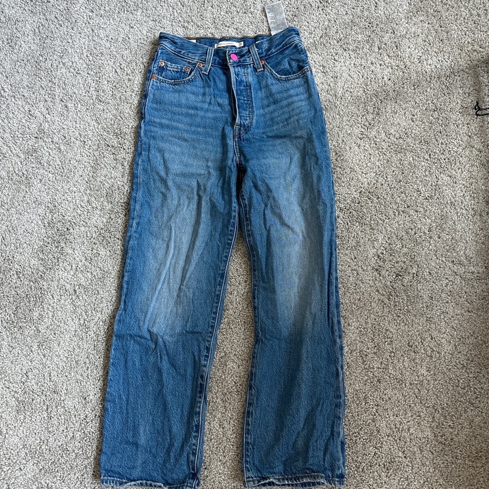 Levi’s. jeans ribcage straight size 25 with custom hot pink tag patch button